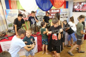 Урок мужества и патриотические выставки прошли в Астраханском Центре помощи детям, оставшимся без попечения родителей, "Созвездие"